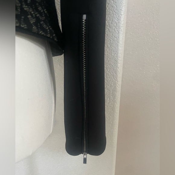 Diane von Furstenberg Moto Blazer Black Textured Monogram Zip Jacket Size 0 Rare - Picture 9 of 16